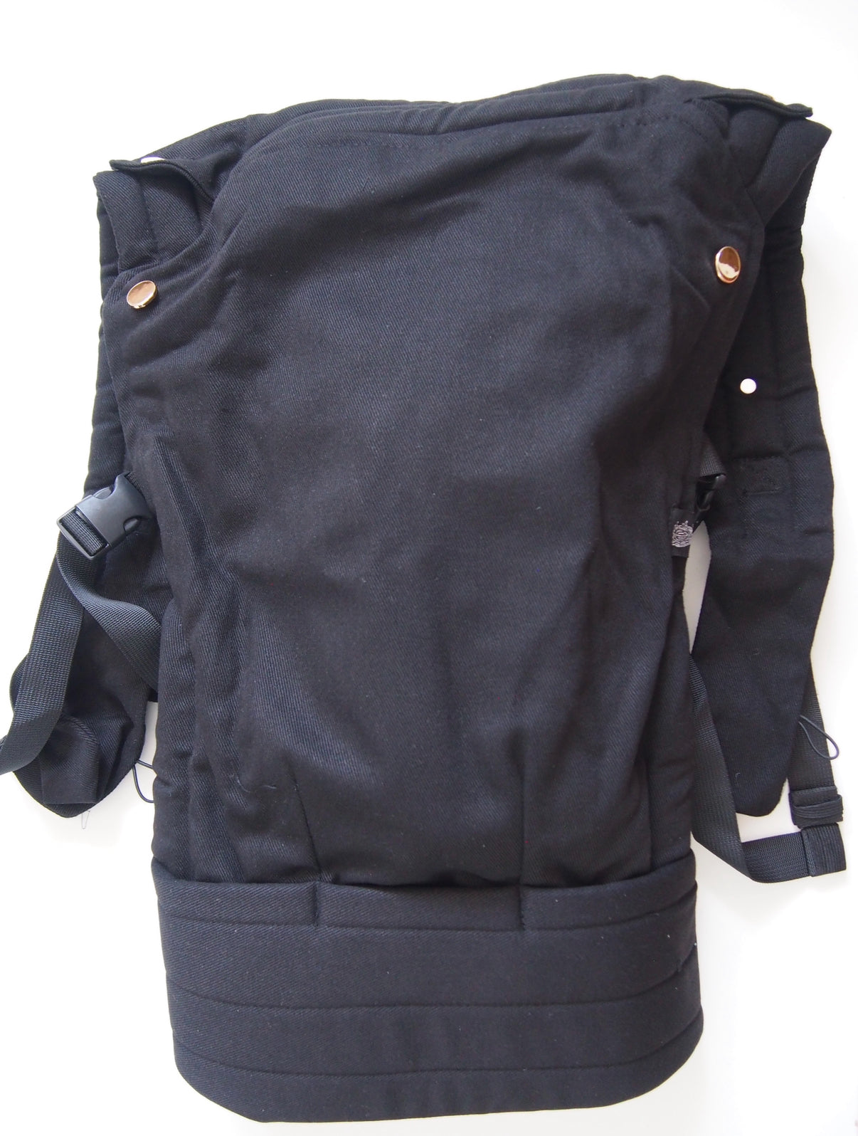Black ergonomic baby carrier back view - soft-structured carrier with adjustable straps