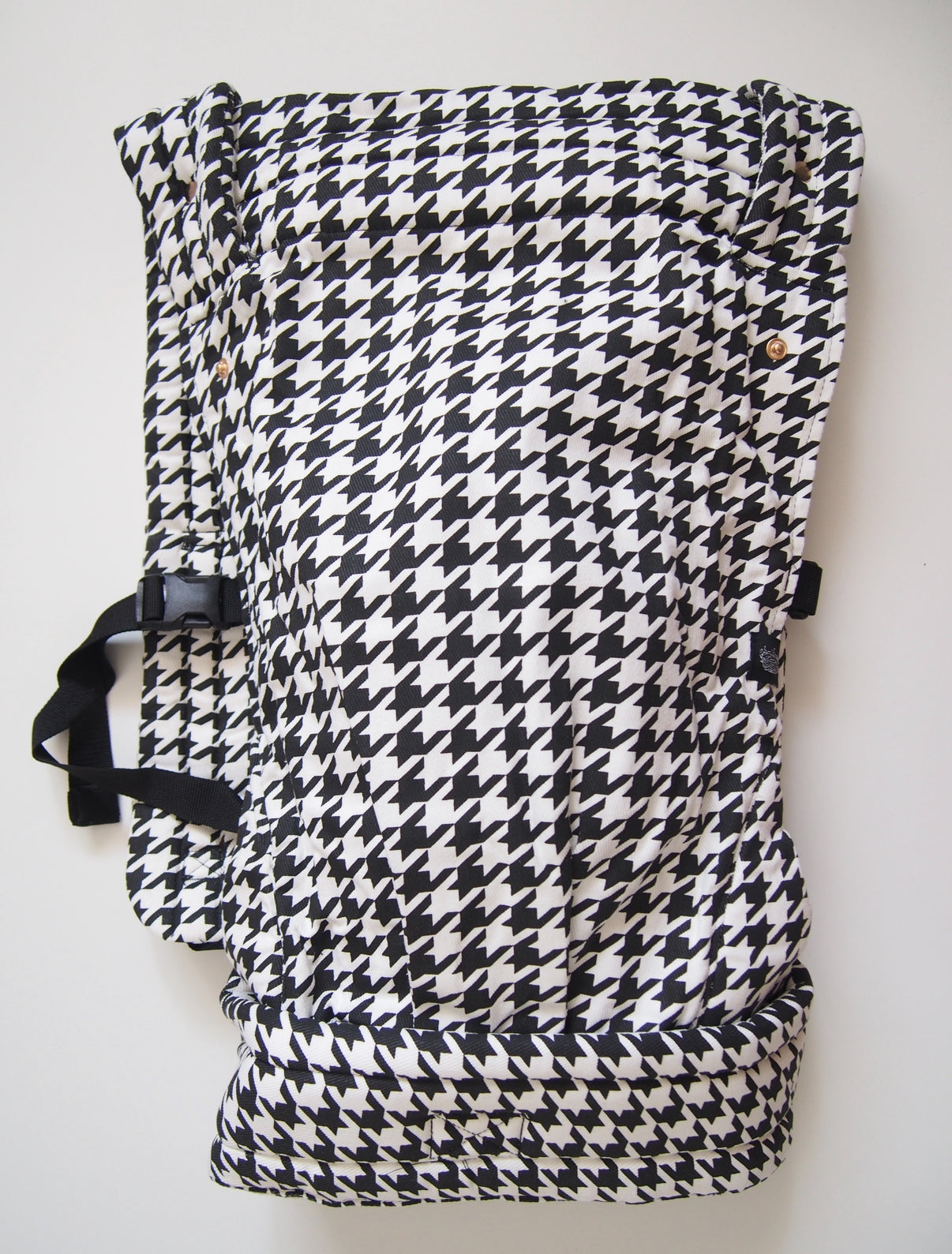Black houndstooth ergonomic baby carrier back view - soft-structured carrier with adjustable straps